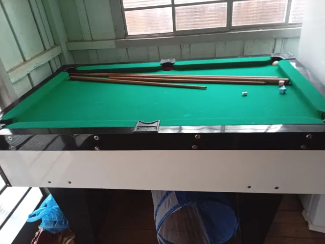 Mesa de sinuca praticamente nova