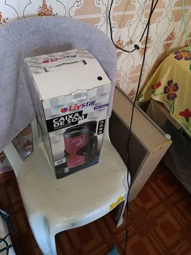 Vendo uma caixa de som livstar top.com controle remoto. *