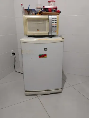 Vendo frigobar usado