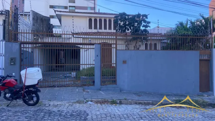 Casa Comercial Duplex em Lagoa Nova com 4/4, 250m², 2 Vagas de Garagem