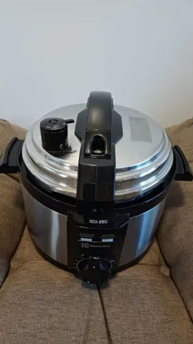 Panela de Pressão Elétrica Electrolux Rita Lobo PCE15 220V Semi-nova