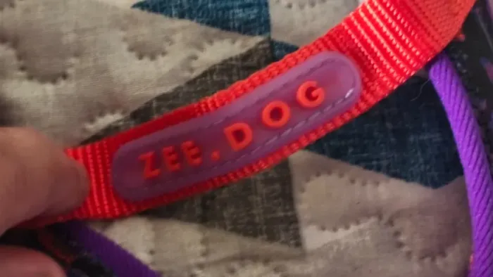 Vendo peitoral da zeedog novo, anti puxão.peitoral M e guia G.