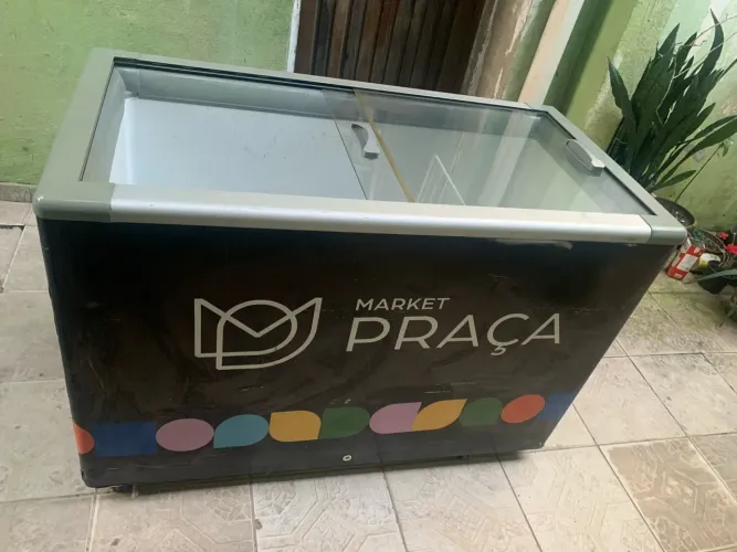Freezer horizontal tampa de vidro 220v fricon hceb 411