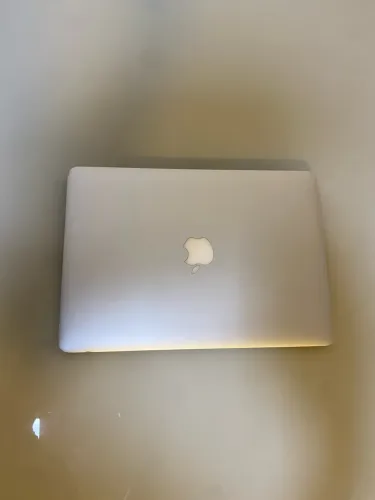 MacBook Air 8GB RAM - i5
