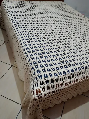 Colcha casal de crochê artesanal feita com algodão barroco