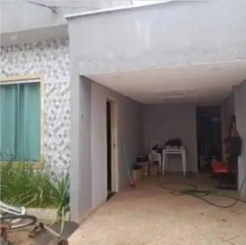 VENDO CASA COM PISCINA