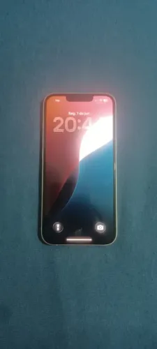 iPhone 13, novo com 6 meses de uso, bateria 98% e acompanha com carregador original