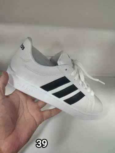 Tênis Adidas branco tamanho 38