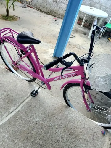 Bicicleta aro 26. Semi nova.