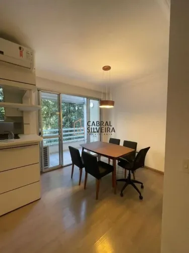 Apartamento com 2 Dormitórios à Venda em Moema