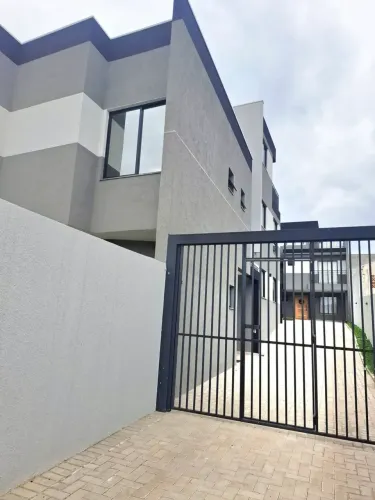 Sobrado à venda em condomínio fechado  Santa Felicidade, Curitiba  3 dorms e terraço