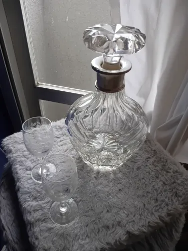 Garrafa em cristal com copos cristal importado de brinde