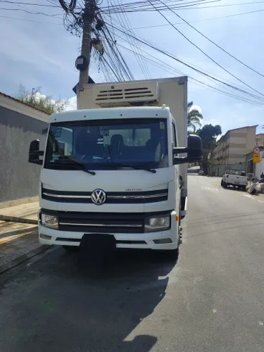 Caminhão 3/4 baú frigorífico 