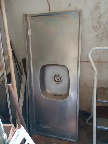 Vendo Piá Inbox de Cozinha, medindo 1,41de comprimento por 0,57 centímetros de largura 