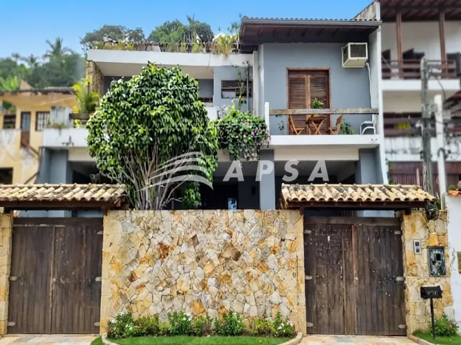 EXCELENTE CASA PARA LOCAÇÃO EM PIRATININGA, NITERÓI, PERFEITA PARA QUEM BUSCA ESPAÇO, CONF