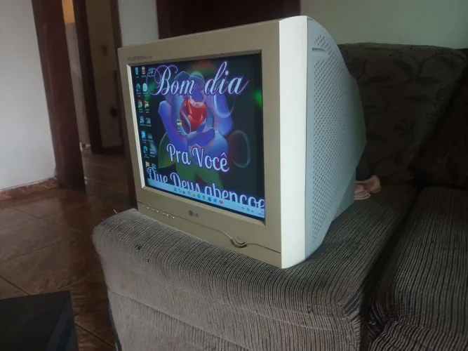 Monitor CRT LG 15 polegadas tela plana 