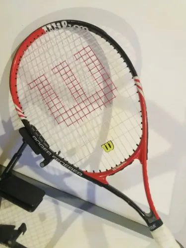RAQUETE DE TENIS WILSON FEDERER 26 JUNIOR. OVERGRIP NOVO. LINDA