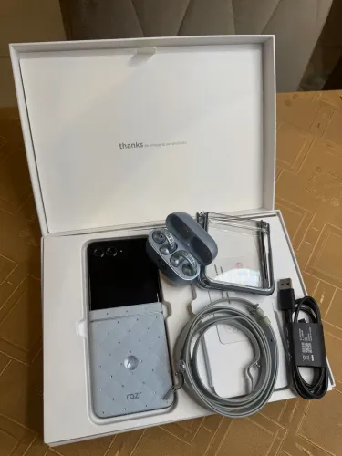 Celular Motorola RAZR60 256 GB, Única Dona com NFE e na CX.
