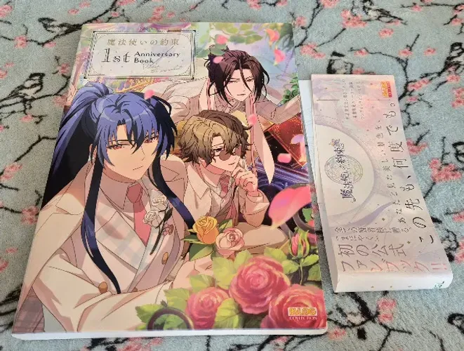 Livro Fanbook Mahoutsukai no Yakusoku 1st Anniversary - Under the Moonlit (EM JAPONÊS)