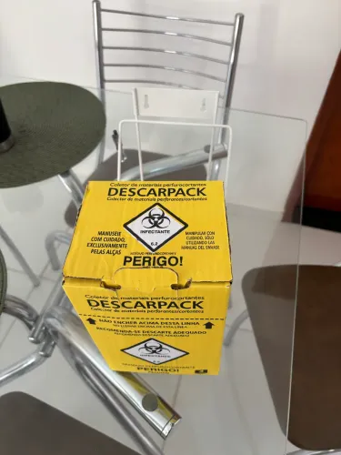 Kit caixa coletora infectante + suporte 3L parede
