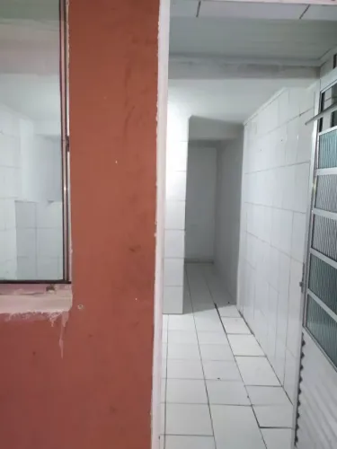 Casa com 1 Quarto(s) e 1 banheiro(s) para Alugar, 20 m² por R$ 720 / Mês