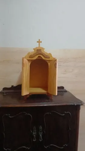 Oratório em madeira artesanal 