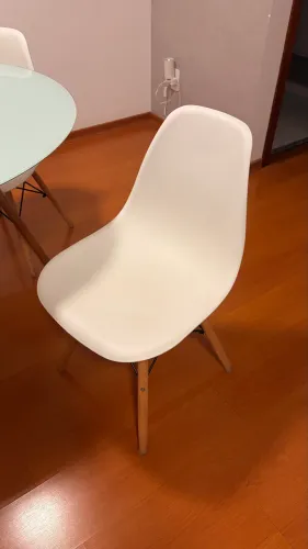 Vendo 4 cadeiras Eames Eiffel branca - apenas as cadeiras