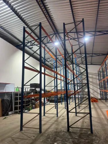 Porta paletes semi novo 