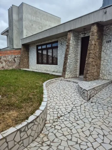 Excelente Casa Térrea no Bairro Guabirutuba em Curitiba.