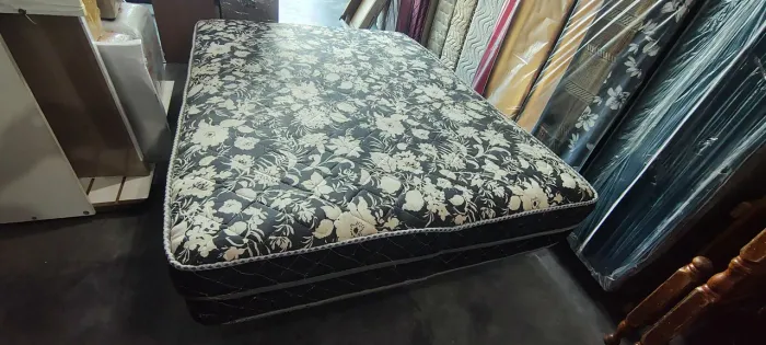 COLCHÃO CASAL DE ESPUMA D33 USADO R$390 ENTREGA GRÁTIS