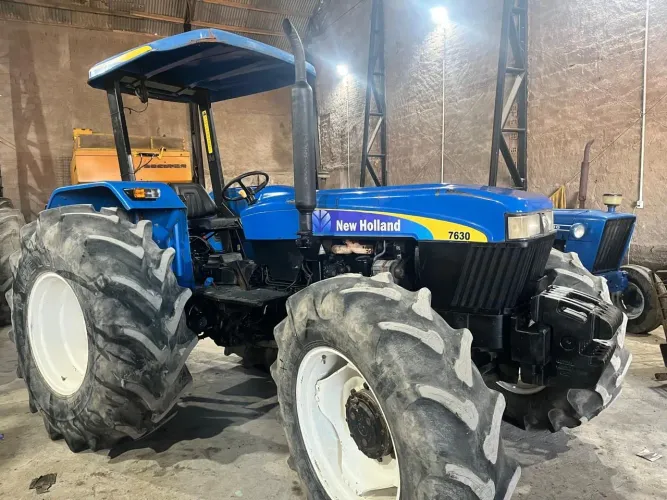 Trator New Holland 7630