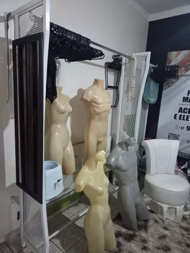 Desapego total de móveis e estrutura para loja de roupas!