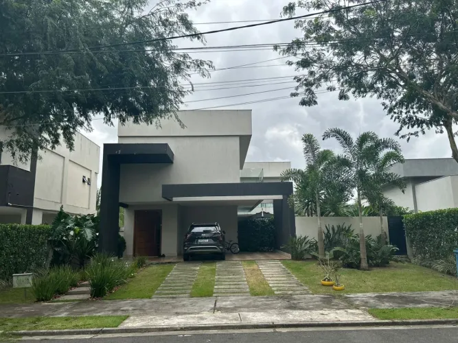 Casa à Venda no Condomínio Alphaville Litoral Norte 1