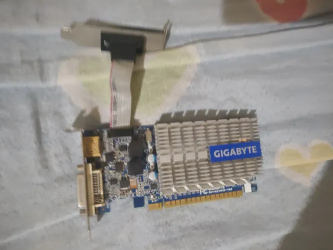 Vendo Placa de vídeo Geforce GT 210 1GB ddr3
