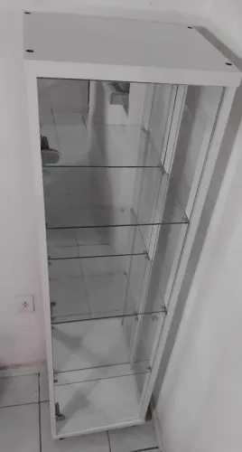 Linda cristaleira para decorar seu ambiente