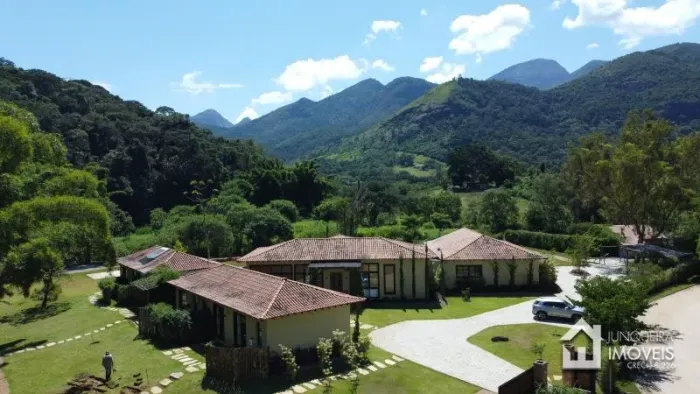 Casa em Condomínio- Petrópolis, Itaipava