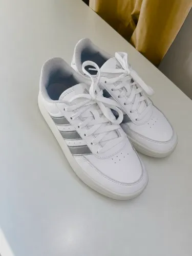 Tênis adidas breaknet branco e prata, tamanho 37