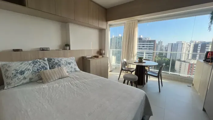 Studio Mobiliado Distribuído Em 30M² E Vagas De Rotativas No Caminho Das Árvores. 4RJ7JD
