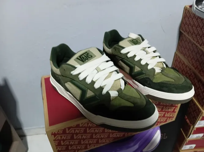 Tênis Vans modelo Upland 44