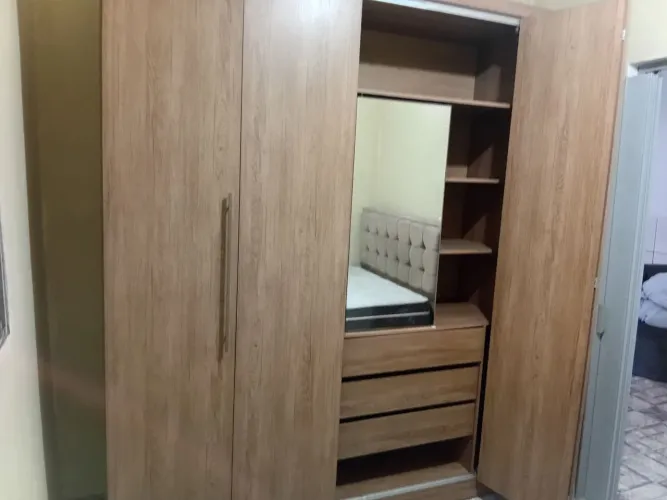 Vendo guarda roupas semi novo cama box top completa