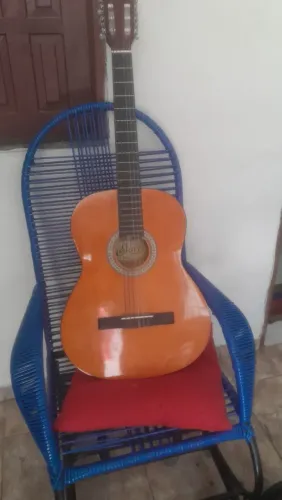 Vendo esse Violão semi novo