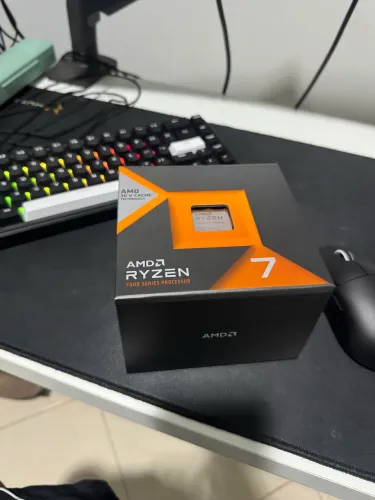 AMD Ryzen 7 7800x3D 4.2GHz Lacrado