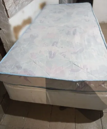 Cama box de solteiro: base + colchão de espuma