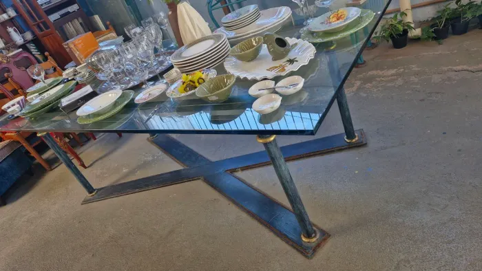 Mesa com tampo de vidro