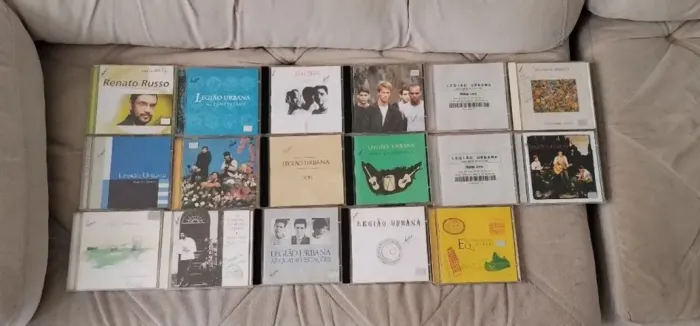 Discografia legião urbana -17 cds em perfeito estado - sem um risco nos cds! colecionado