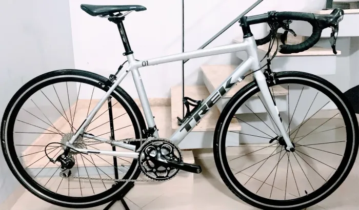Trek (53) One Series, Shimano105 10v (18x). Trocas 5.5k