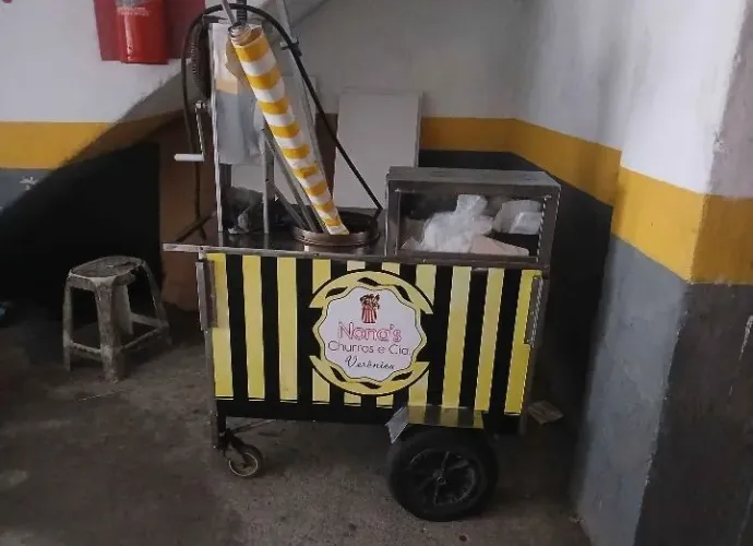 Carrocinha de churros semi nova 