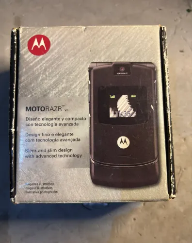Motorola Razr V3 na Caixa