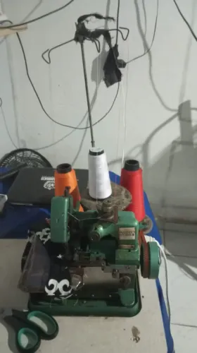 Máquina overlok 