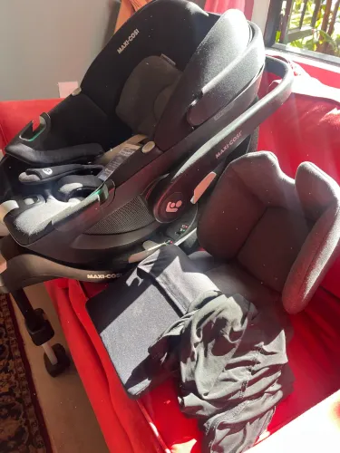Bebê Conforto Pebble 360 e Base FamilyFix 360 Maxi Cosi
